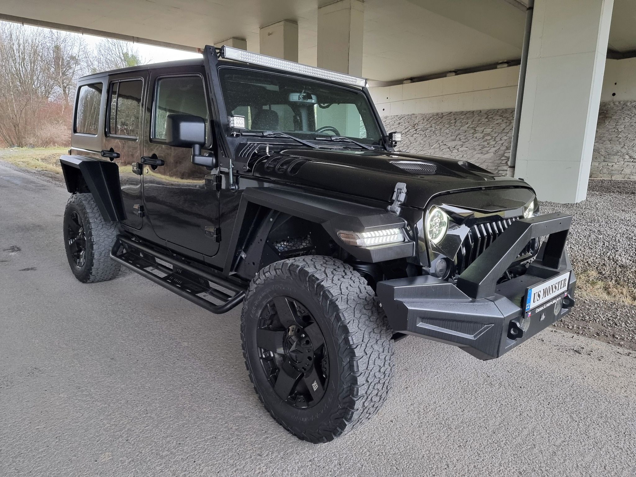Jeep Wrangler, 3,6L V6  MANUÁL CUSTOM BLACK