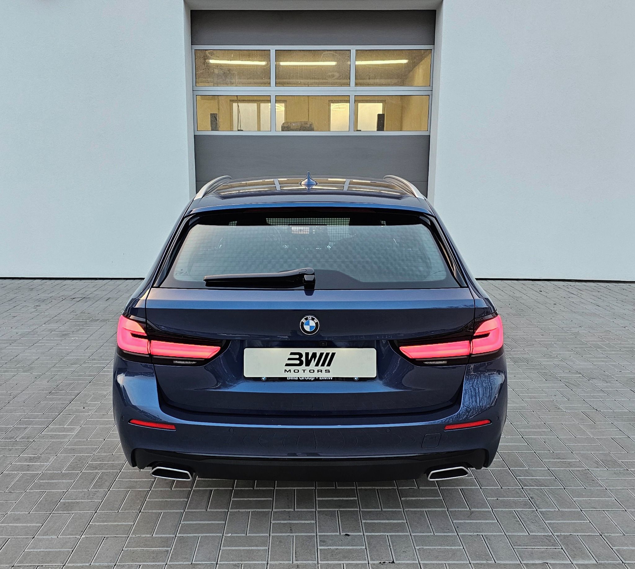 BMW Řada 5, 520d xDrive Touring - fotka 6