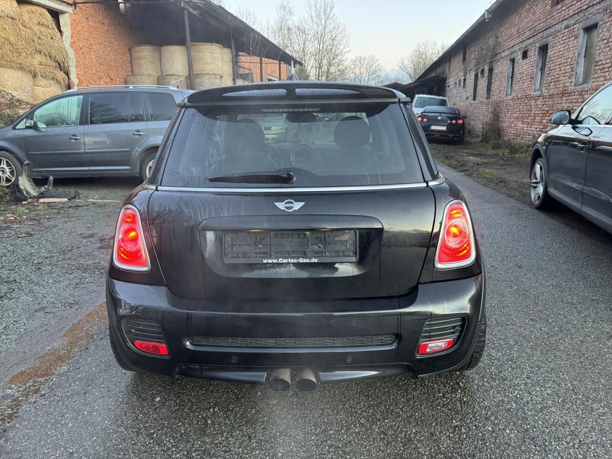 Mini Cooper S, 1.6 JCW 155 kw SERVISKA - fotka 6