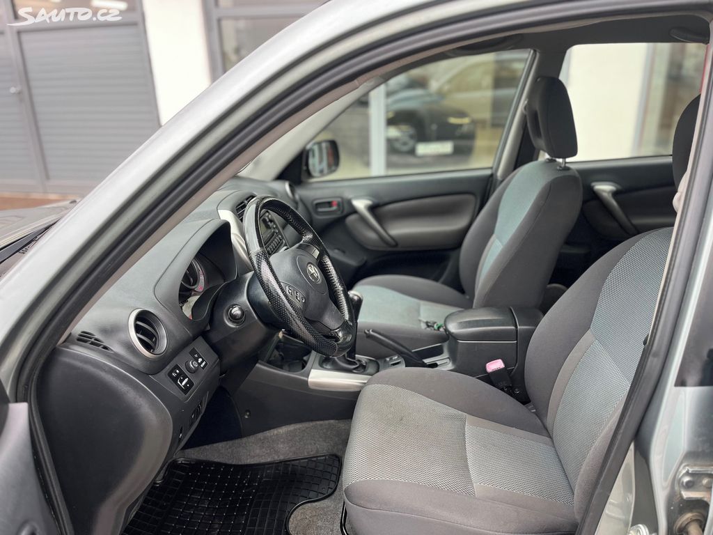 Toyota Rav4, fotka 10