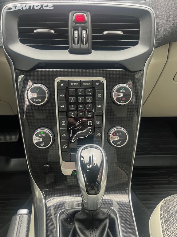 Volvo V40, fotka 19