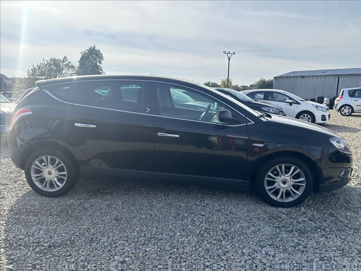 Lancia Delta, 1,4 i 88kW DIGIKLIMA 6KVALT - fotka 4
