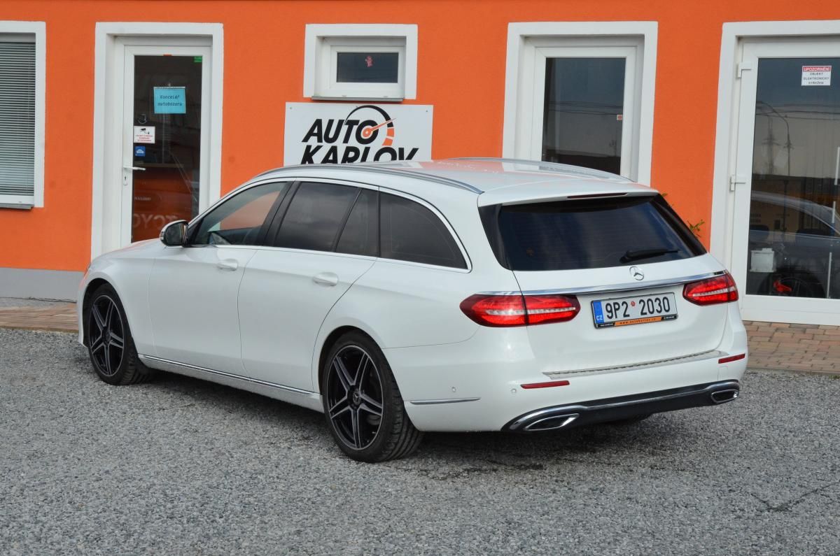 Mercedes-Benz Třídy E, E 220d 143kW AT /LED/ NEZ.TOP. - fotka 4