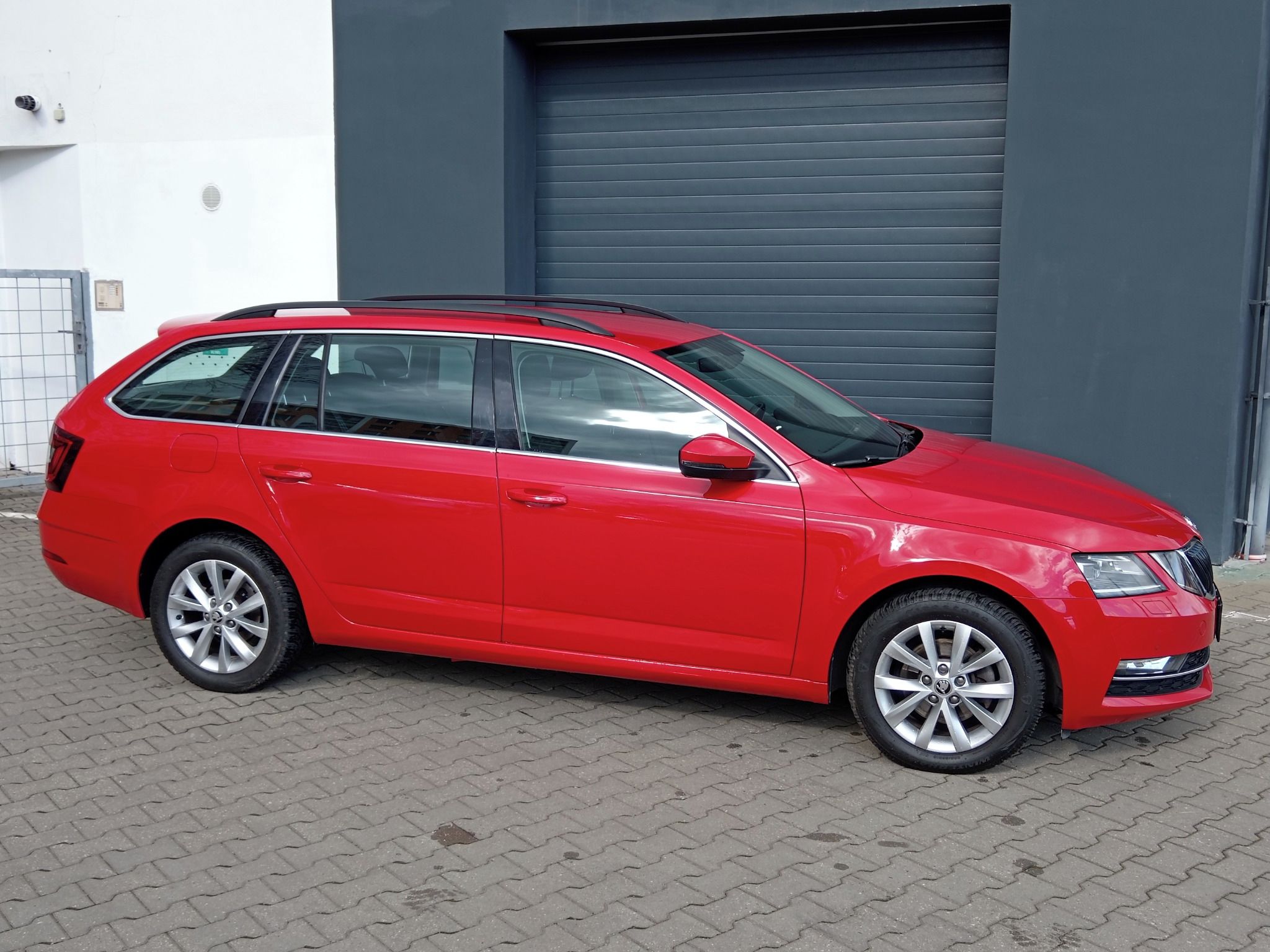 Škoda Octavia, combi 2,0 TDi, Style DSG - fotka 4