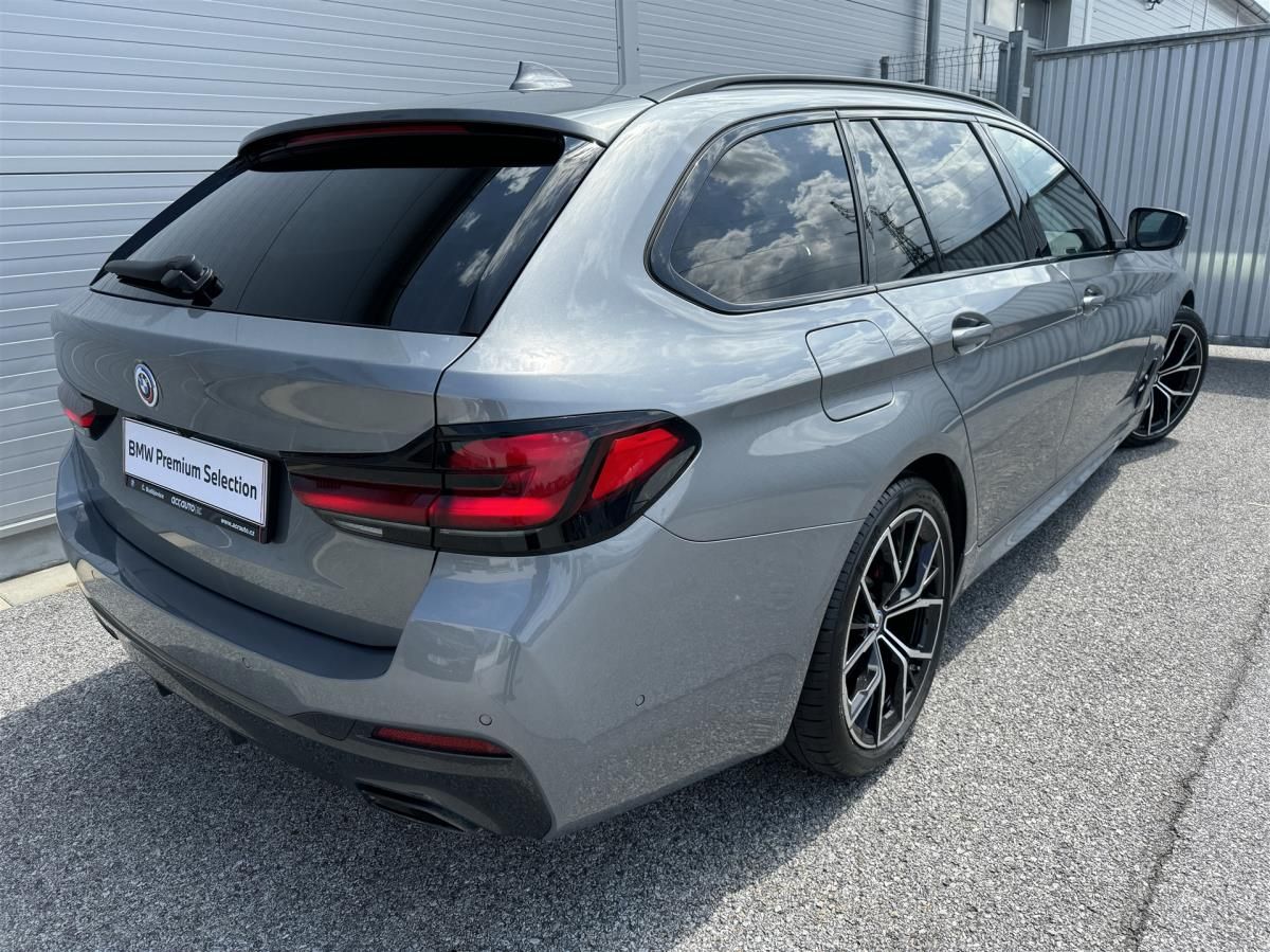 BMW Řada 5, 520d xDrive Touring - fotka 2