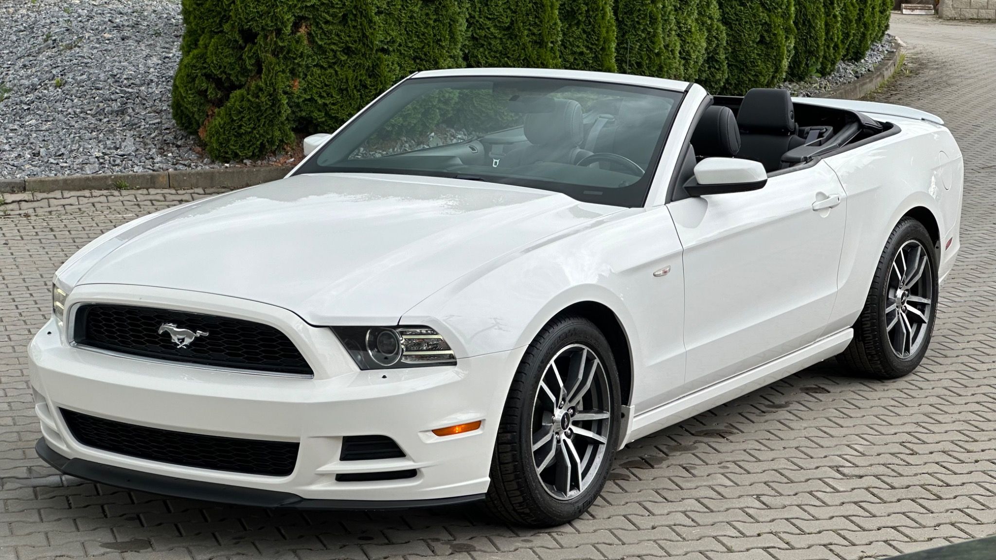 Ford Mustang, 3.7L Convertible Nebourany