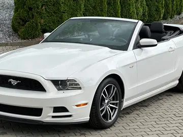 Ford Mustang, 3.7L Convertible Nebourany
