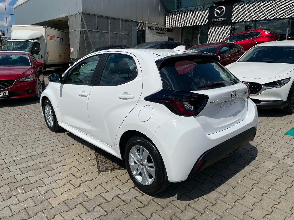 Mazda 2 Hybrid, 1,5 HEV Centre-Line 12 690km - fotka 4