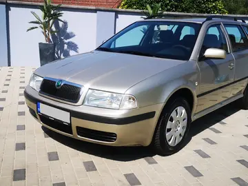 Škoda Octavia, Kombi 1.6i - 75kw. PĚKNÝ STAV