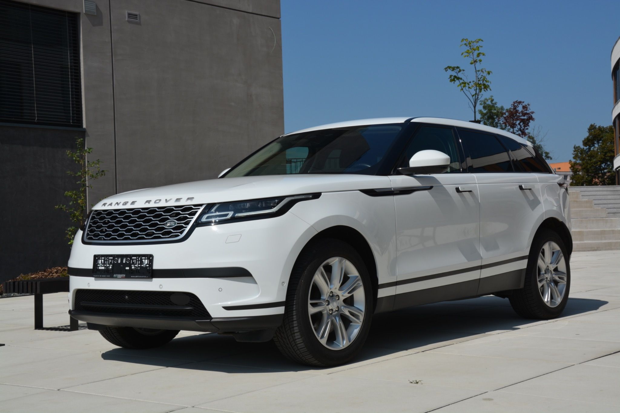 Land Rover Range Rover Velar, P400e Plug in Hybrid 4x4 1MAJ - fotka 4