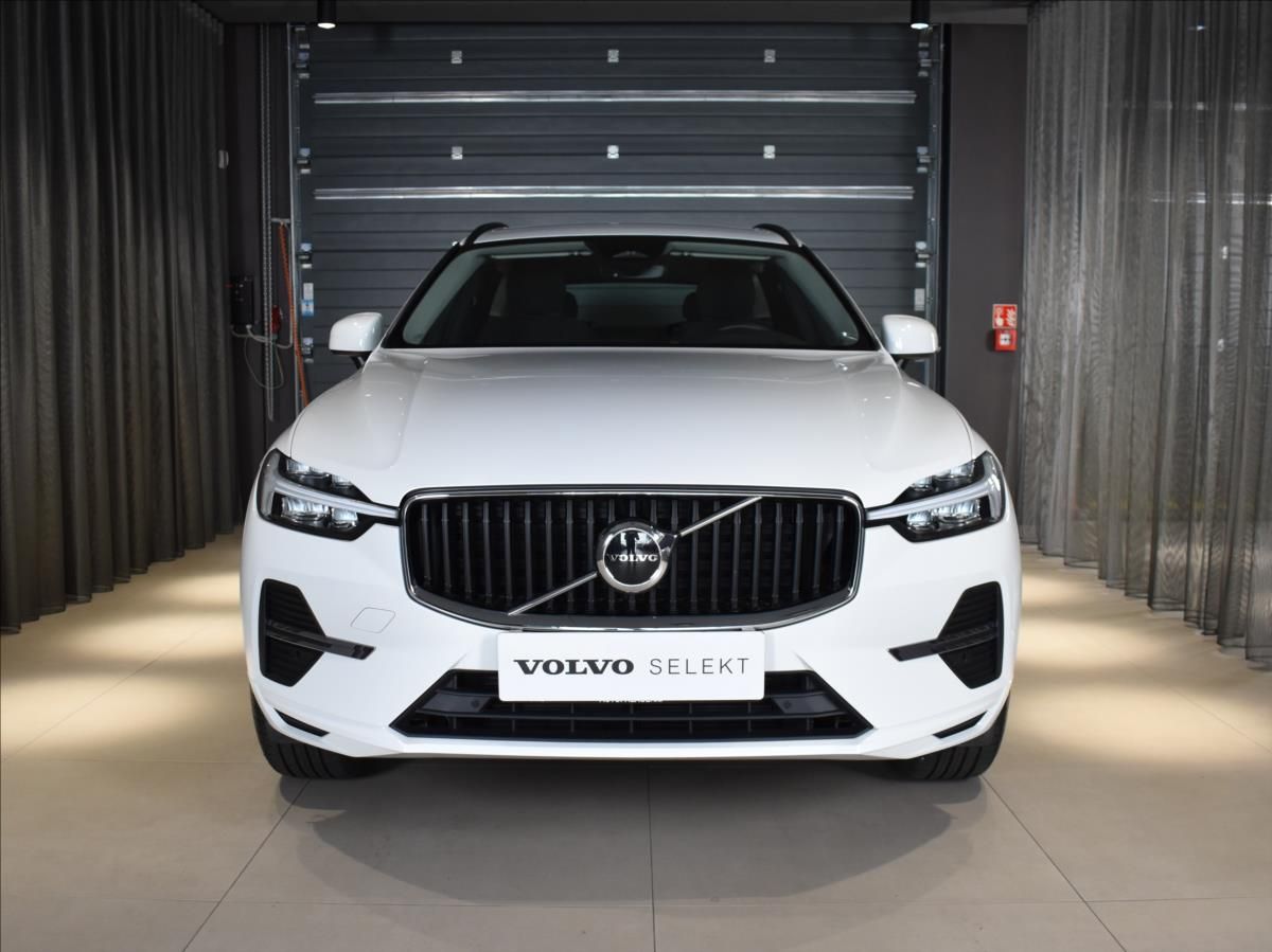 Volvo XC60, 2,0 B4 AWD CORE  Bezklíč - fotka 6