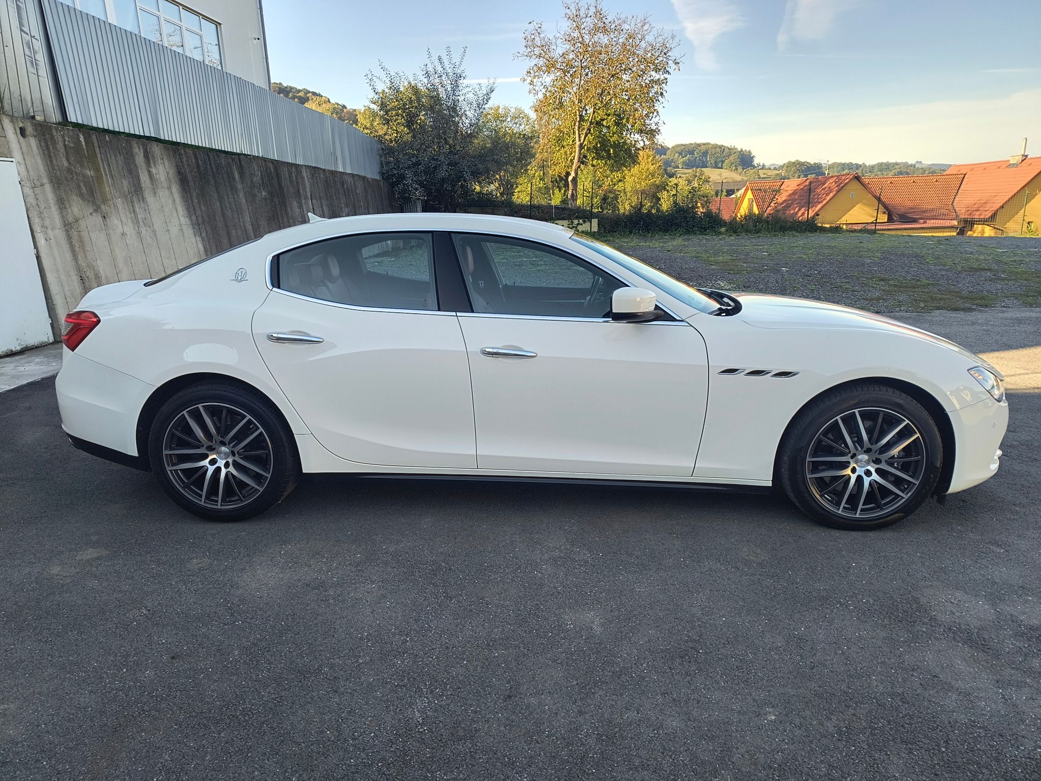 Maserati Ghibli, 3.0 V6 1.MAJ.ČR/DPH/NAVI/2XALU - fotka 6