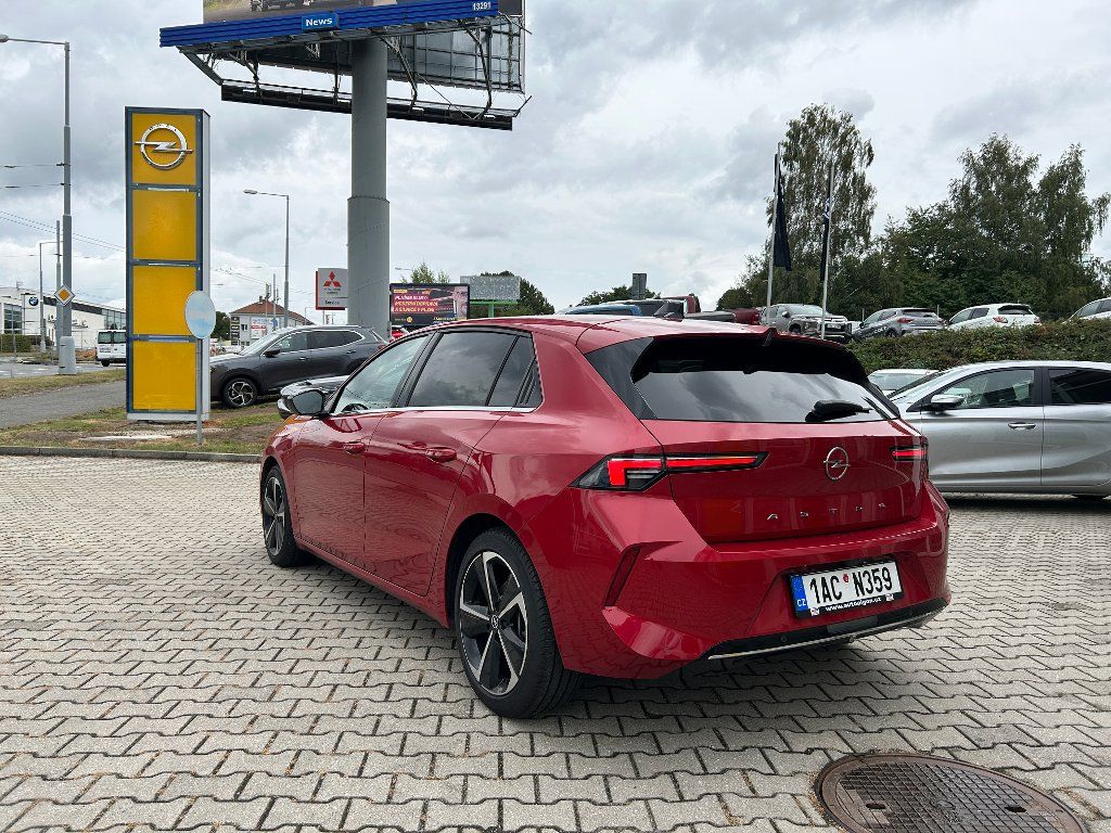 Opel Astra, Elegance 1,2 Turbo 96kW AT8 - fotka 3