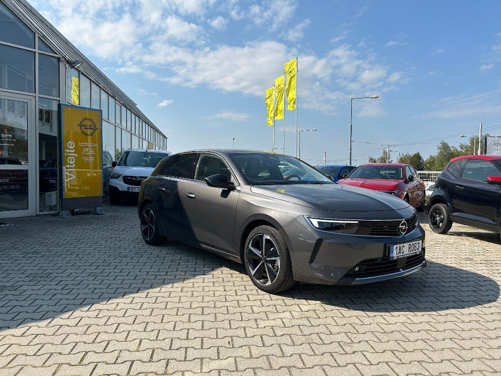 Opel Astra, Elegance 1,2 Turbo 81kW MT6 - fotka 6