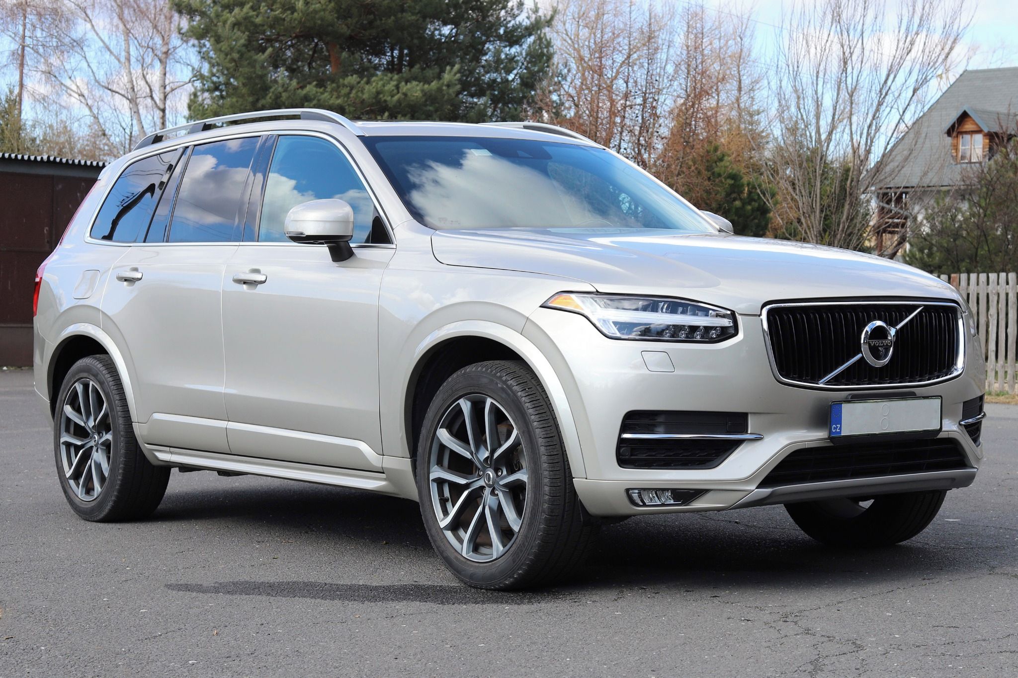 Volvo XC90, T6 AWD Momentum - fotka 3