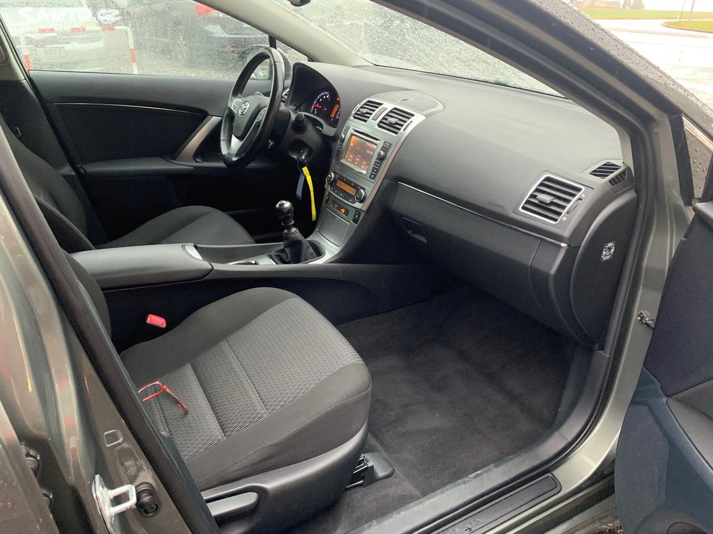 Toyota Avensis, fotka 8