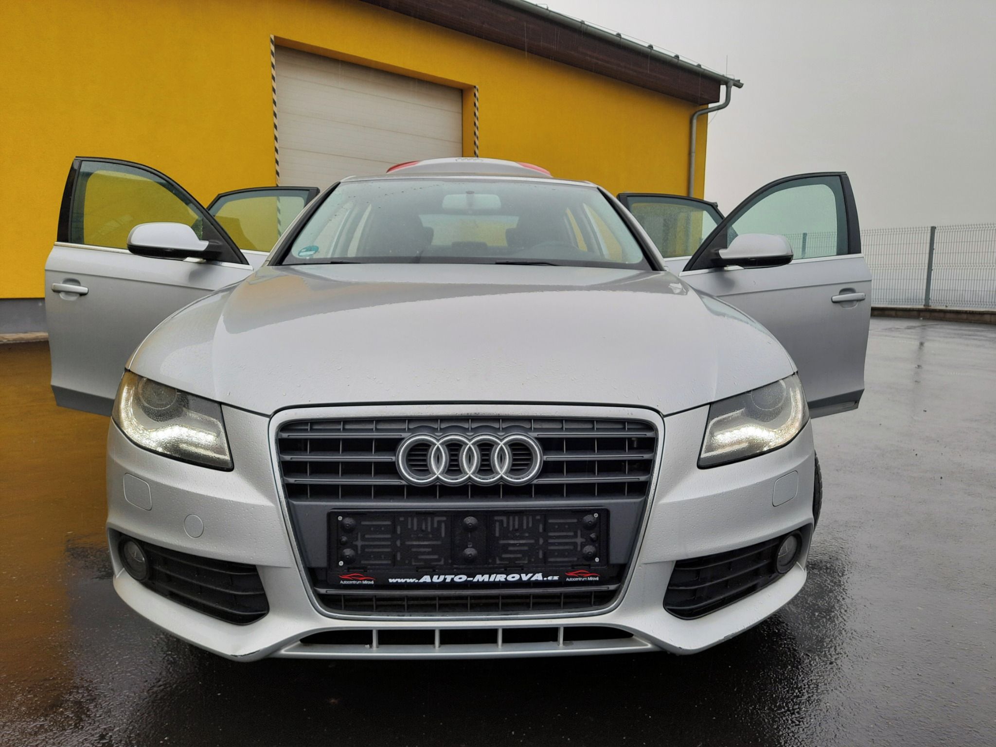 Audi A4, najeto 98500 km,ZARUKA - fotka 5
