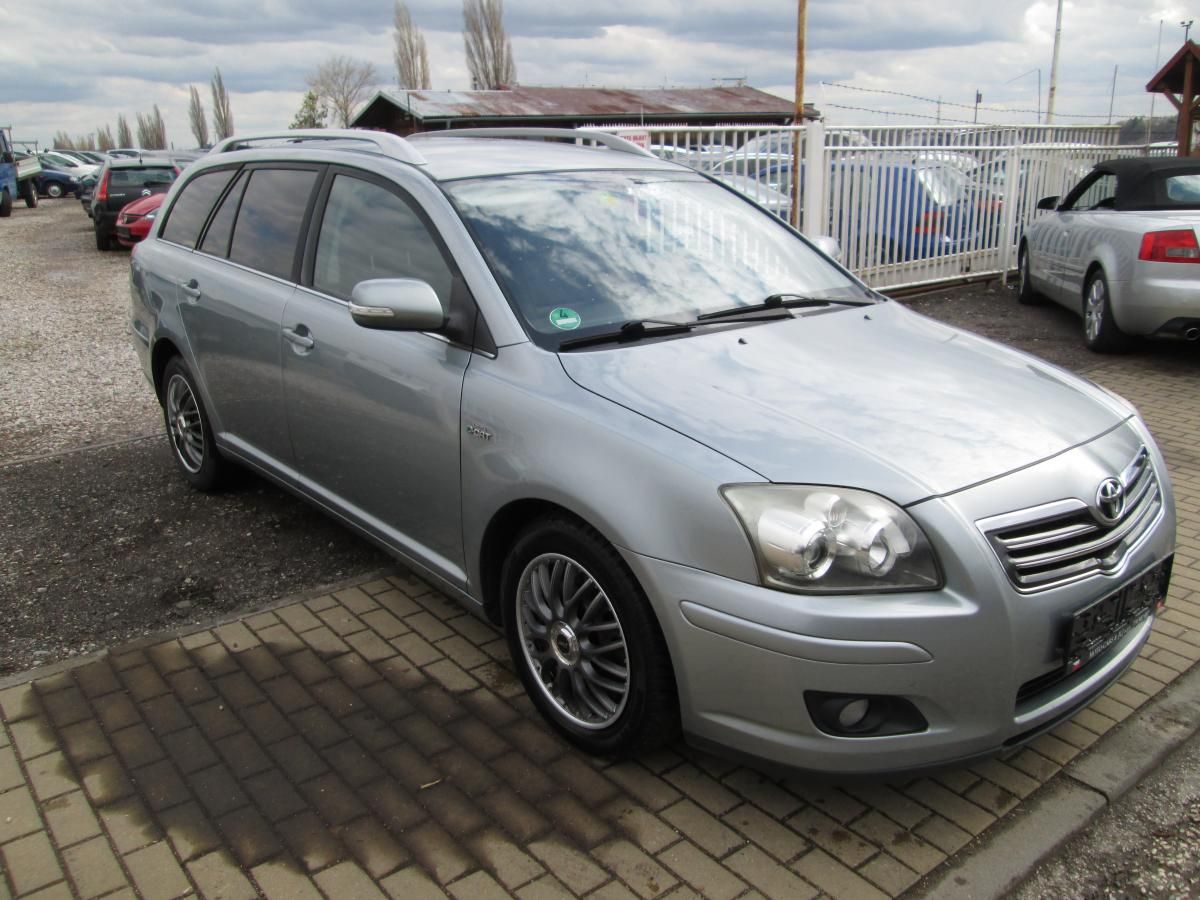 Toyota Avensis, 2,2  130 KW - fotka 5