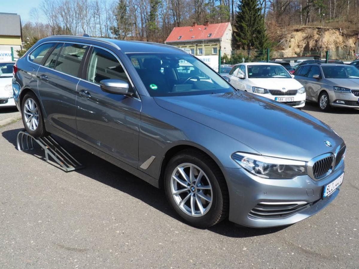 BMW Řada 5, 520d xDrive, HeadUp, Key - fotka 5