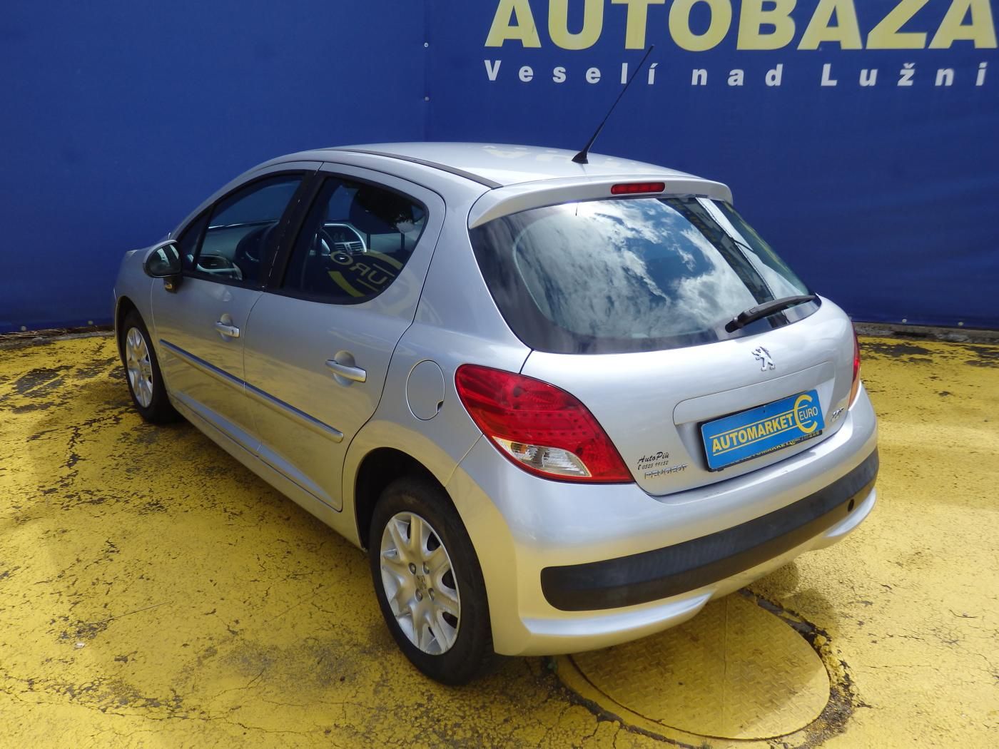 Peugeot 207, 1,4 54KW - fotka 6