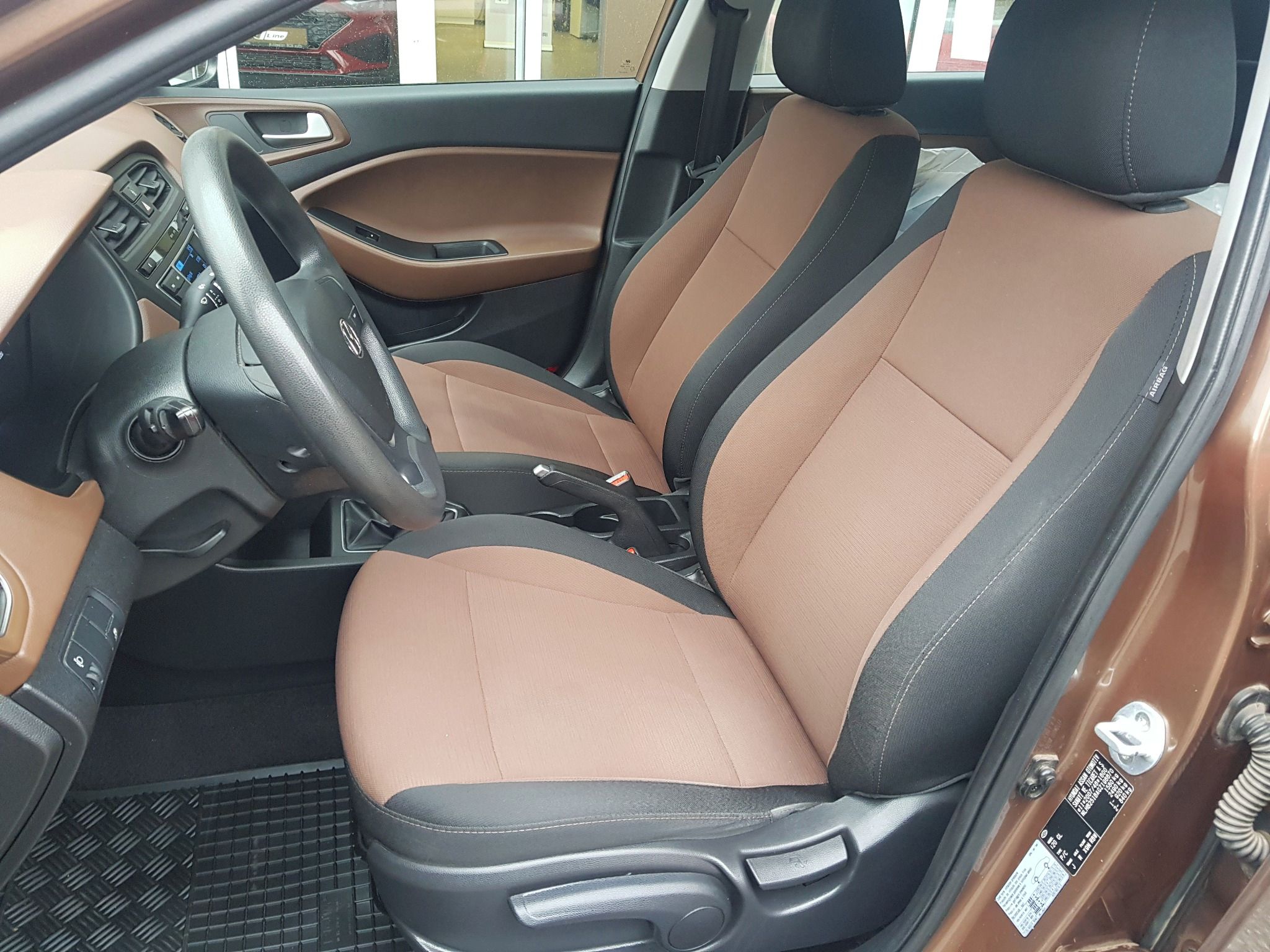 Hyundai i20, 1,2i FamilyCLUB,klima,1.maj. - fotka 5