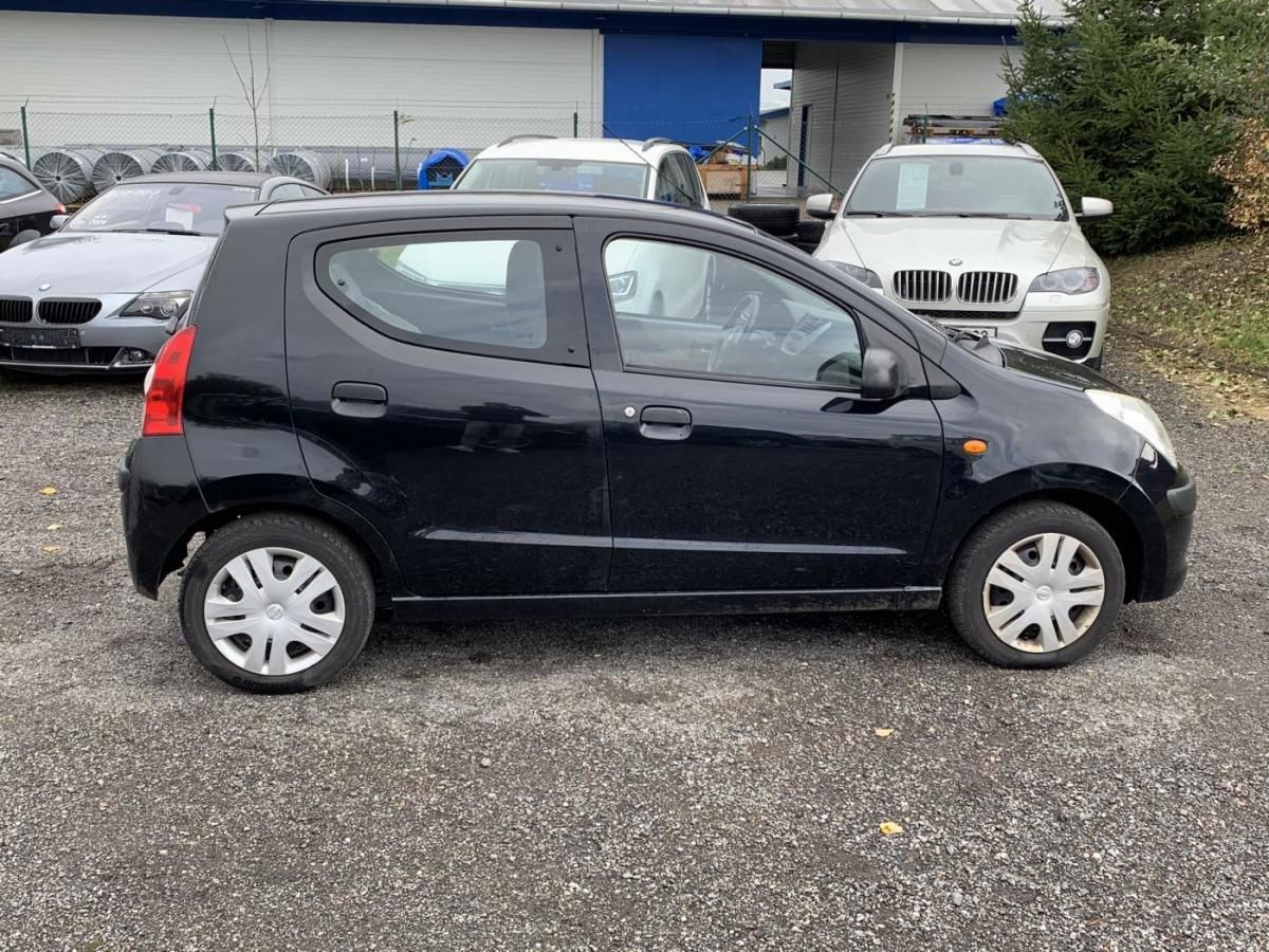 Nissan Pixo, 1,0i - fotka 6