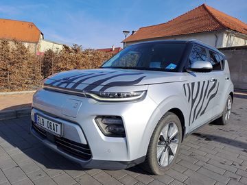 64kw, premium výbava, limit. e