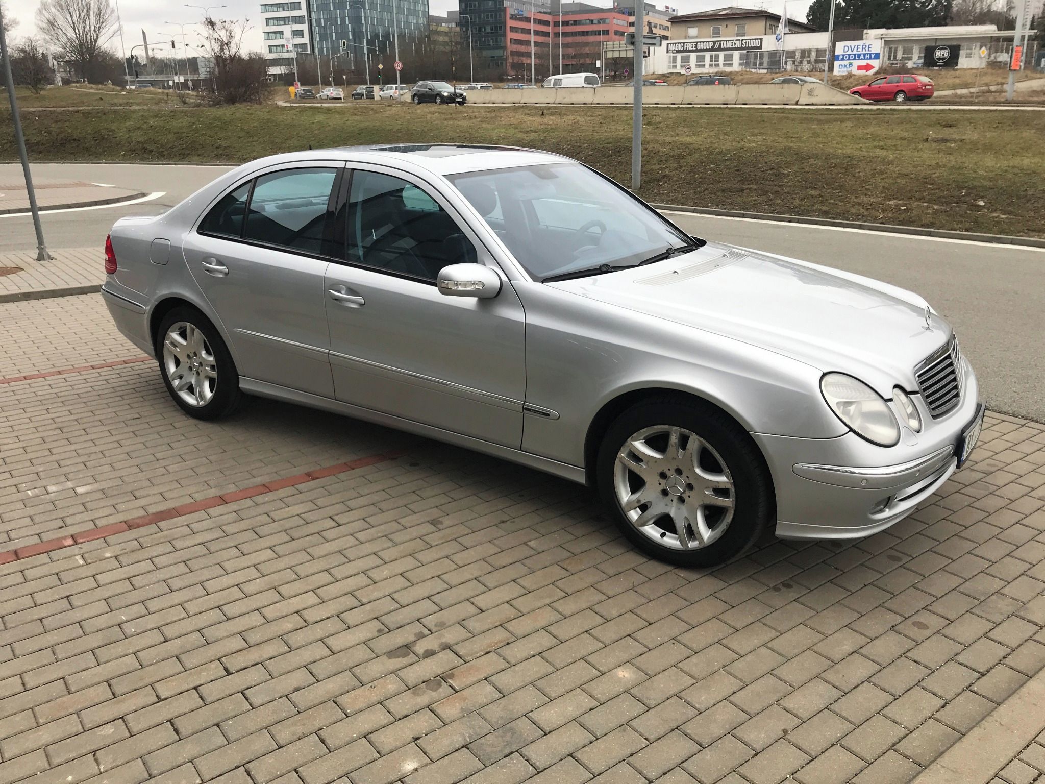Mercedes-Benz Třídy E, 320 CDi,165kW,4 MATIC - fotka 4