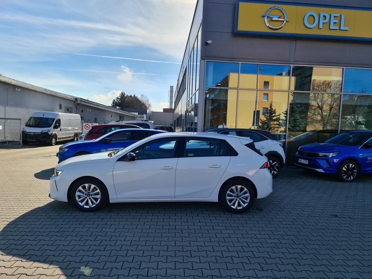 Opel Astra, Edition 1.2 81 kW MT6 - fotka 3