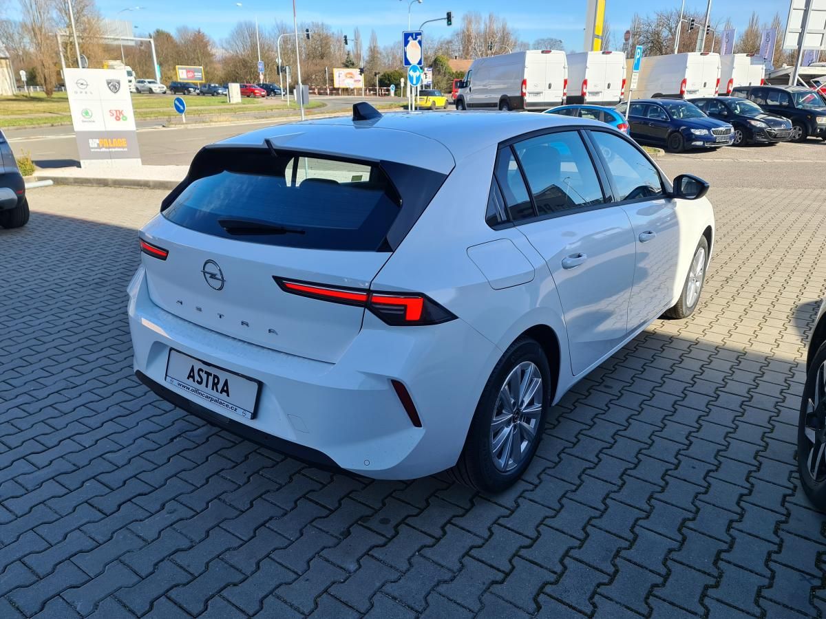 Opel Astra, Edition 1.2 81 kW MT6 - fotka 6
