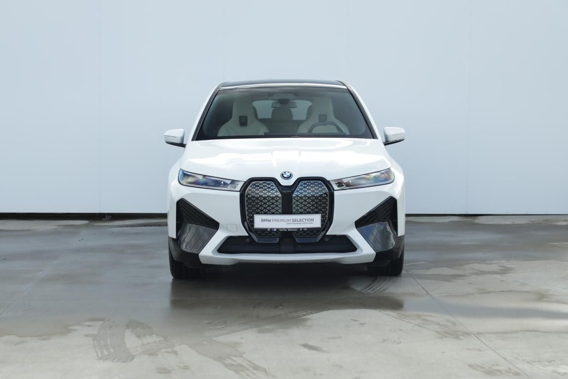 BMW iX, xDrive50 - fotka 2