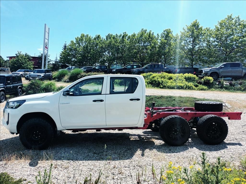 Toyota Hilux, 6x6  2,4D-4D 6MT Live 6x6 - fotka 4