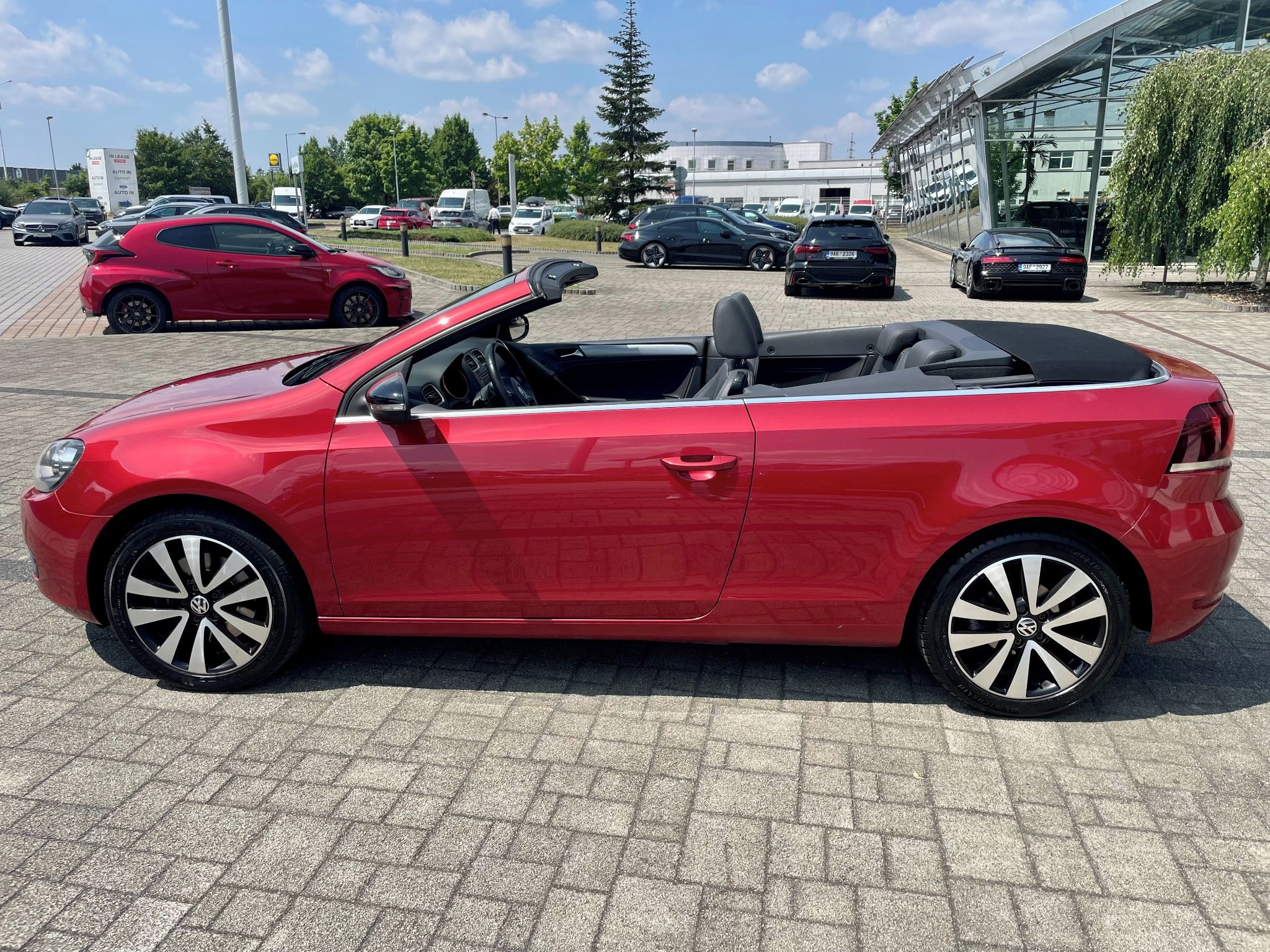 Volkswagen Golf, VI 2,0TDI DSG KABRIO R-Line - fotka 5