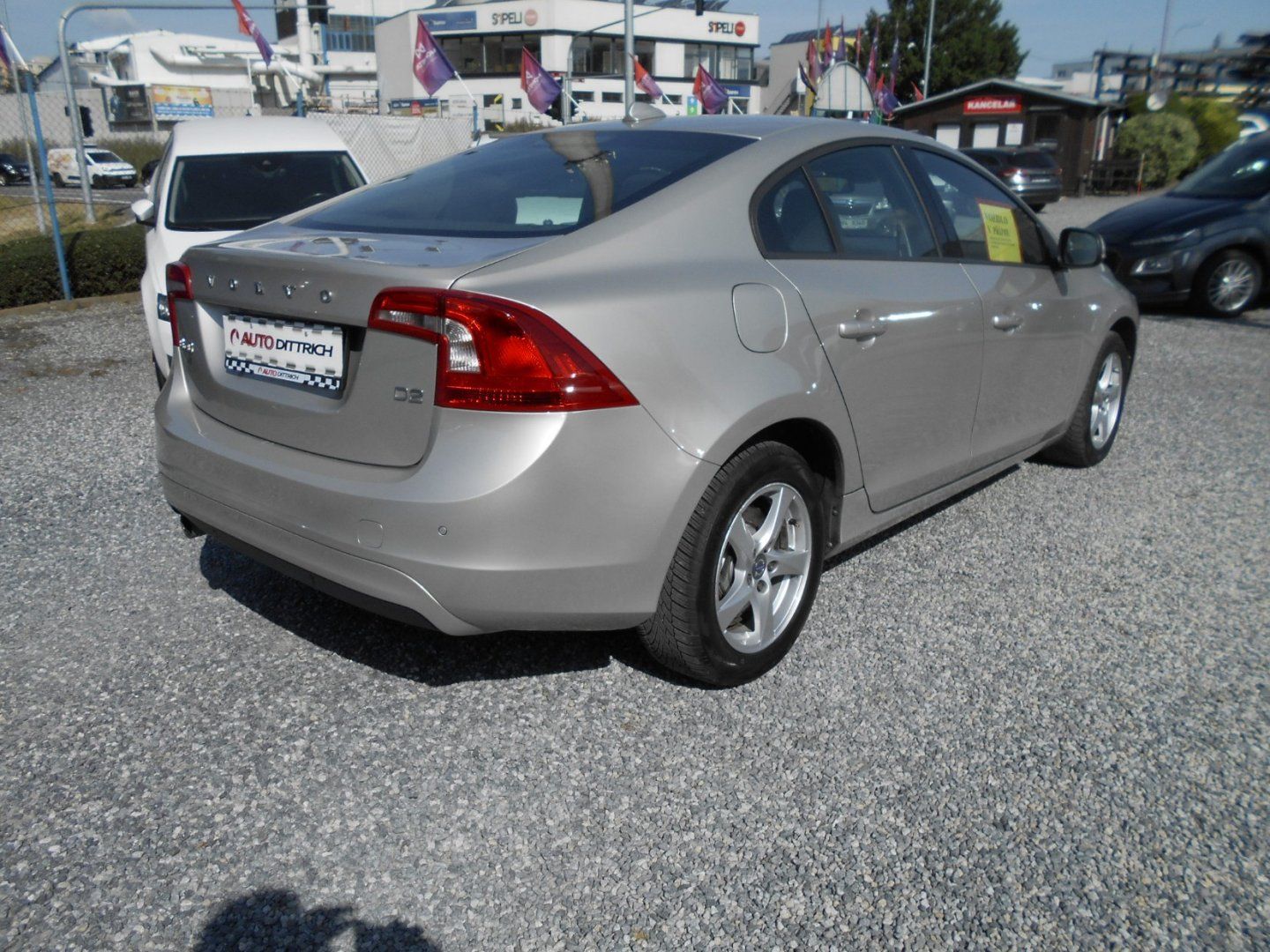 Volvo S60, 2.0 - fotka 4