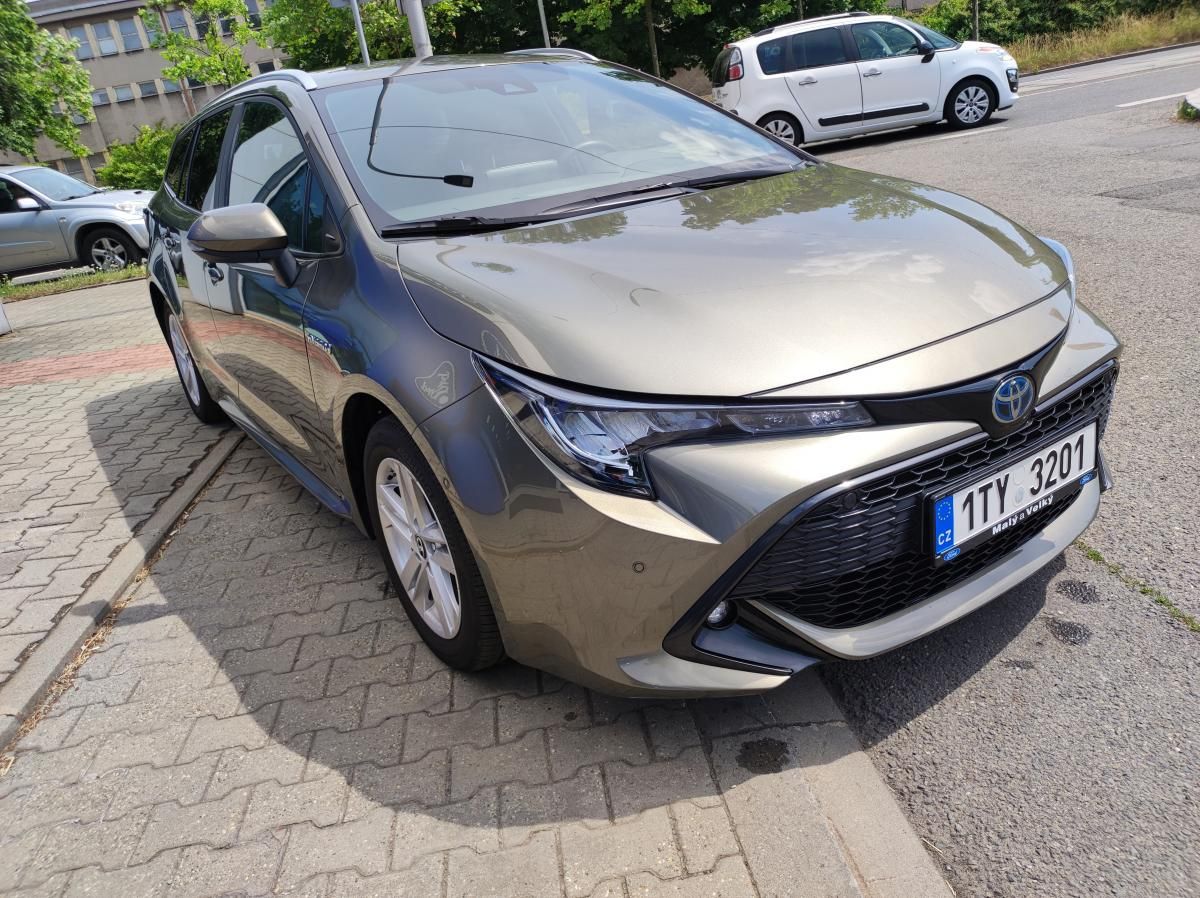 Toyota Corolla, 1.8  HYBRID 1.maj - fotka 2