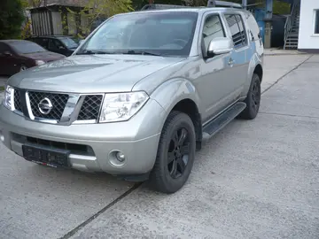 Nissan Pathfinder, 2.5 dCi 126 kW 7 Míst