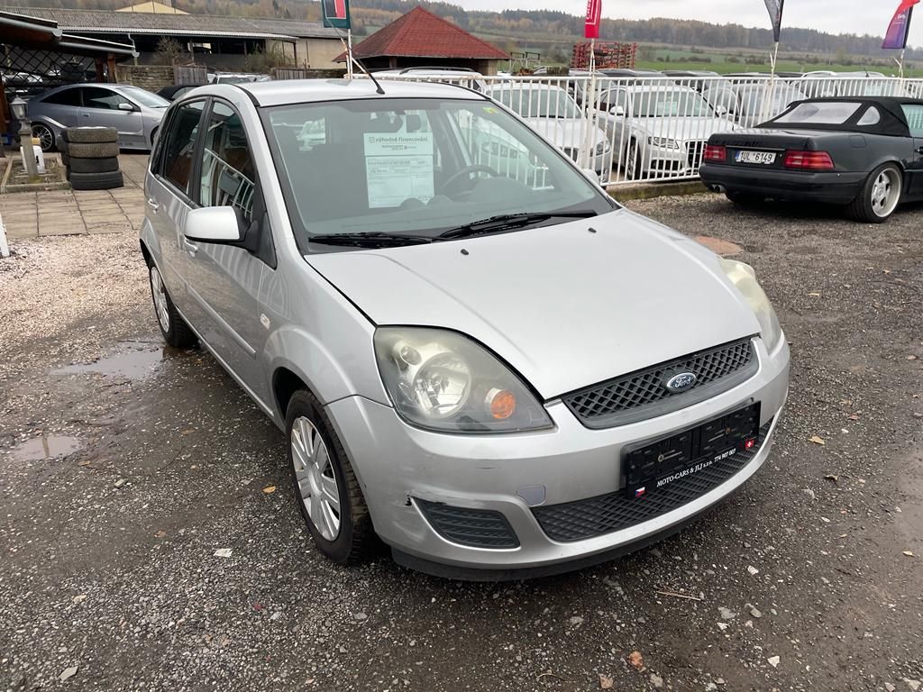 Ford Fiesta, 1,4 16V 59 KW - fotka 5