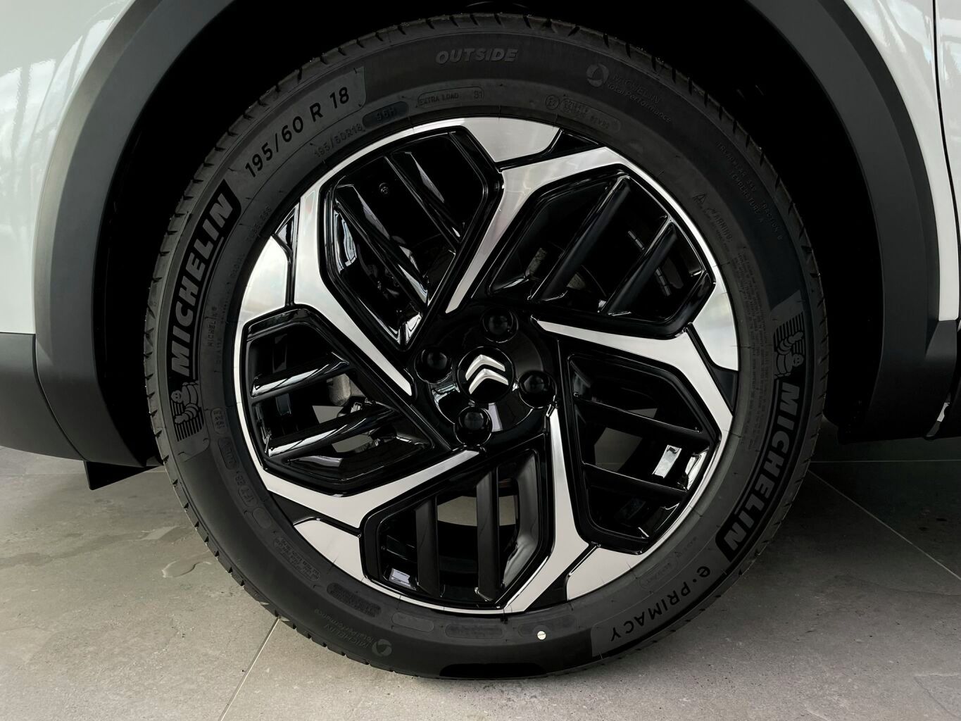 Citroën C4 X, 0678 Shine Pack 1,2Turbo AT8 - fotka 4