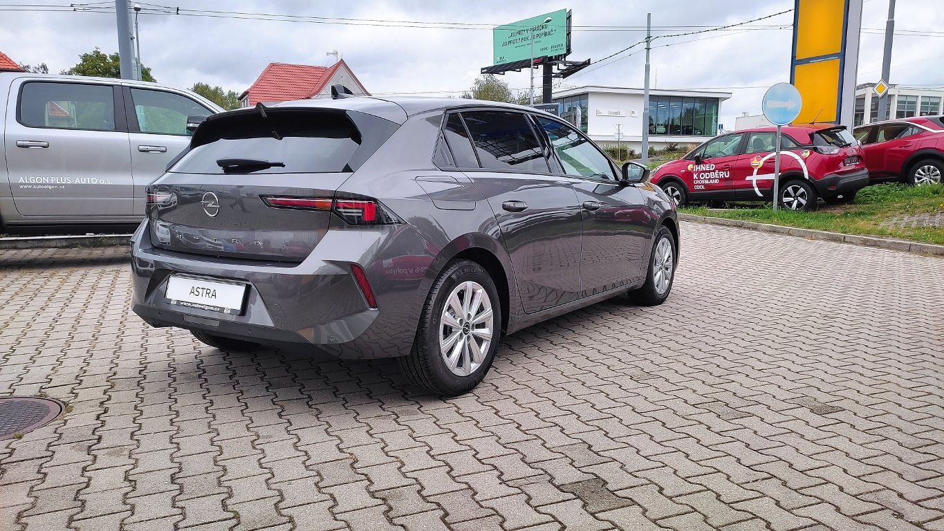 Opel Astra, Edition 1,2 Turbo 81 kW MT6 - fotka 4