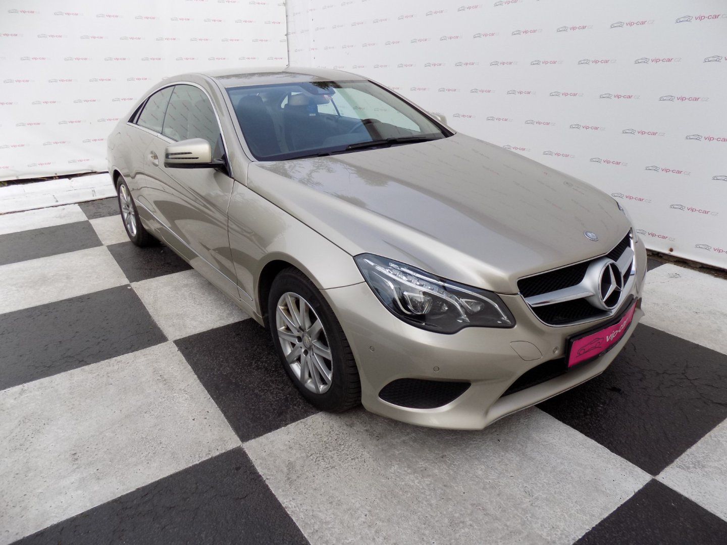 Mercedes-Benz Třídy E, 220d Coupé/Full-Led/NAVI/ - fotka 6