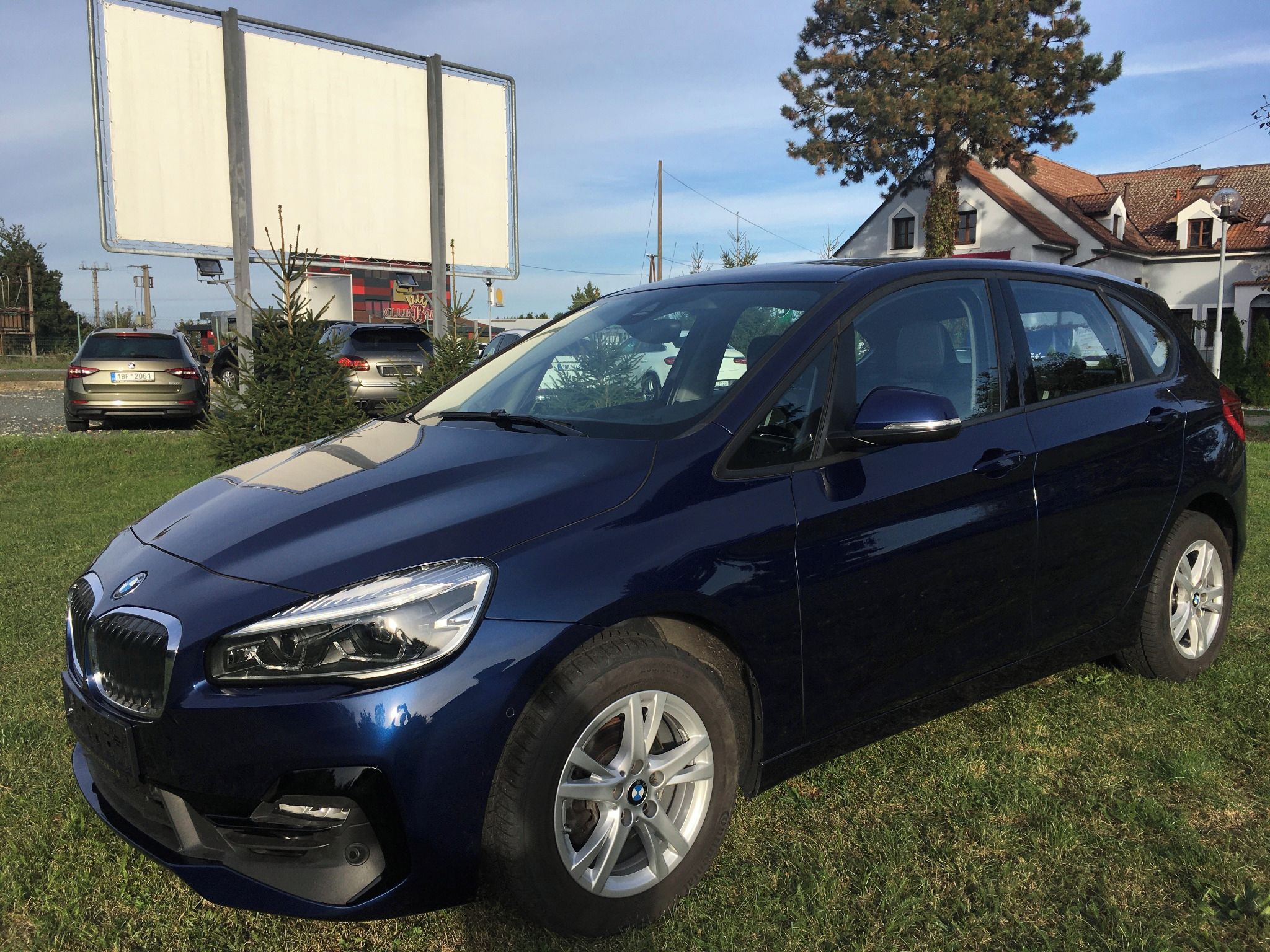 BMW Řada 2, 216i - fotka 6