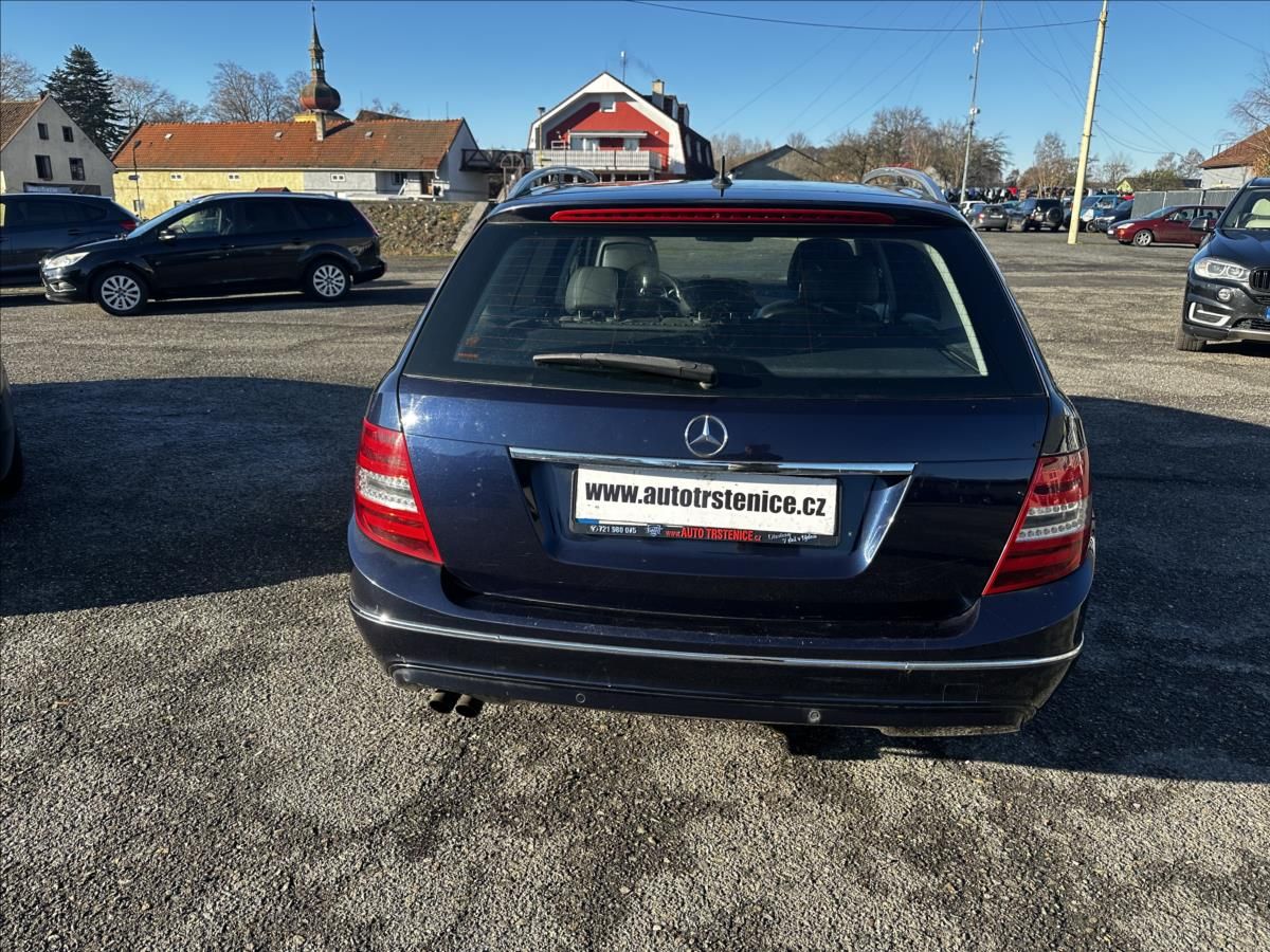 Mercedes-Benz Třídy C, 2,1 200CDI Avantgarde MANUAL - fotka 4