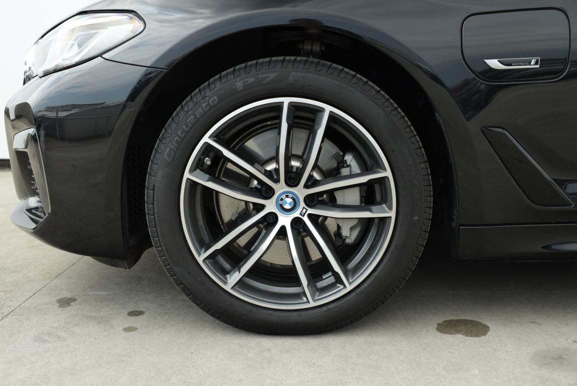 BMW Řada 5, 530e xDrive Sedan - fotka 6