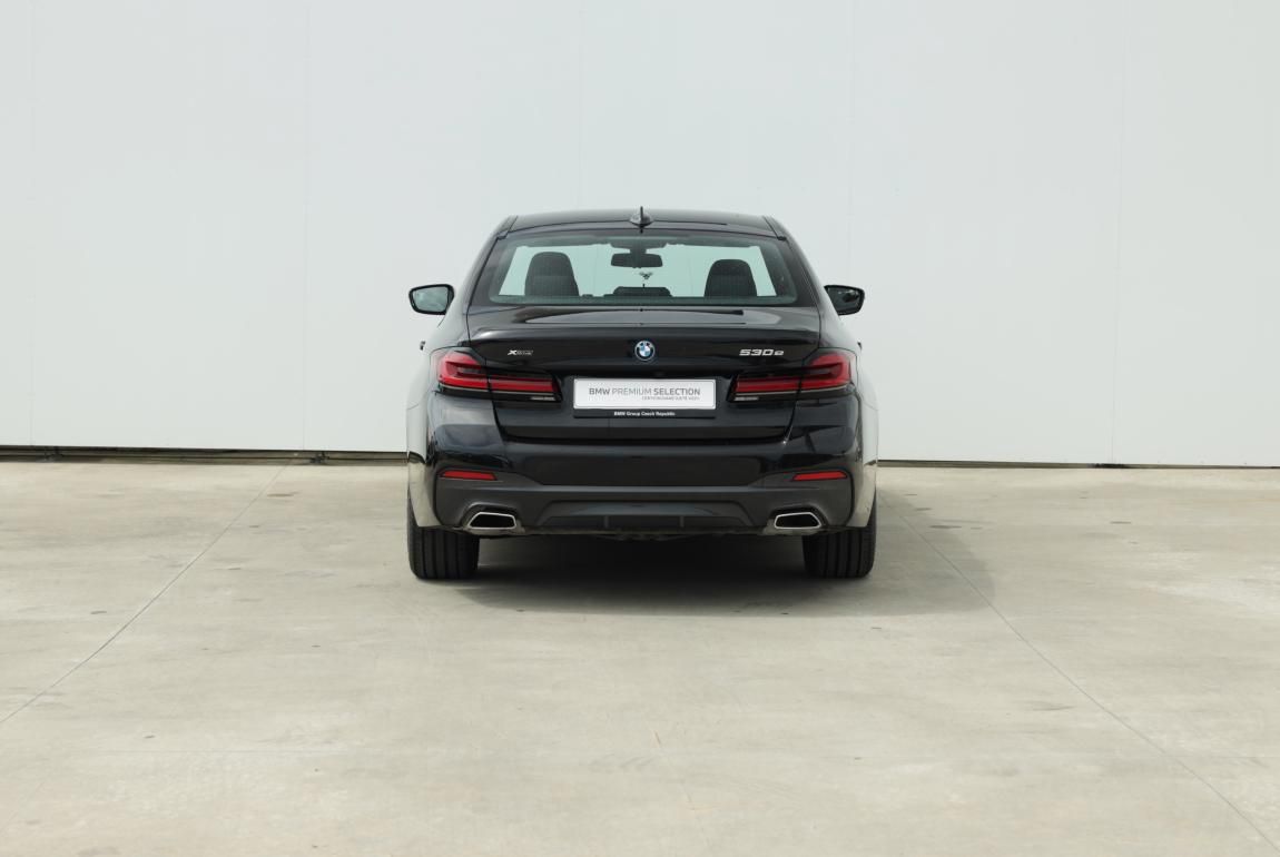 BMW Řada 5, 530e xDrive Sedan - fotka 4