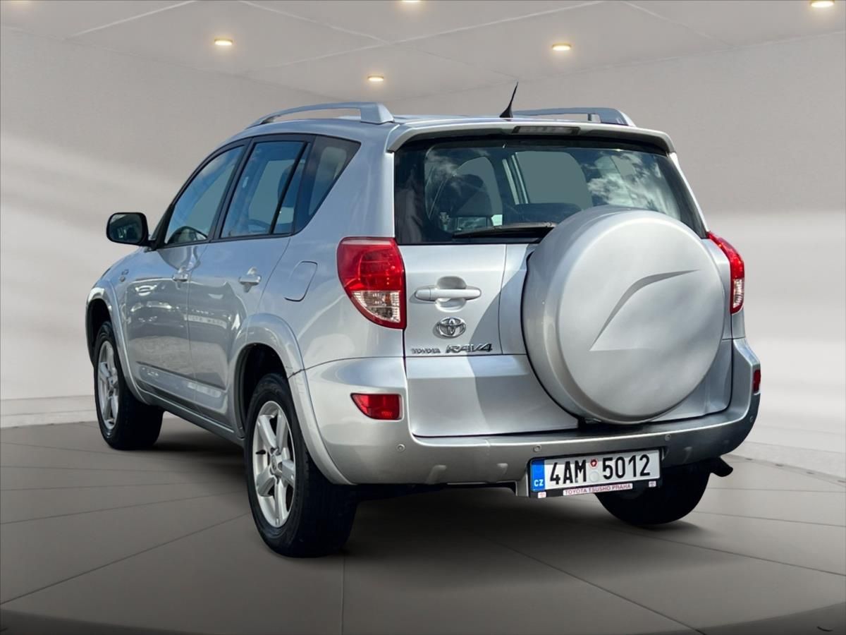 Toyota Rav4, 2,2 D-CAT 180 Sol 4x4 - fotka 4