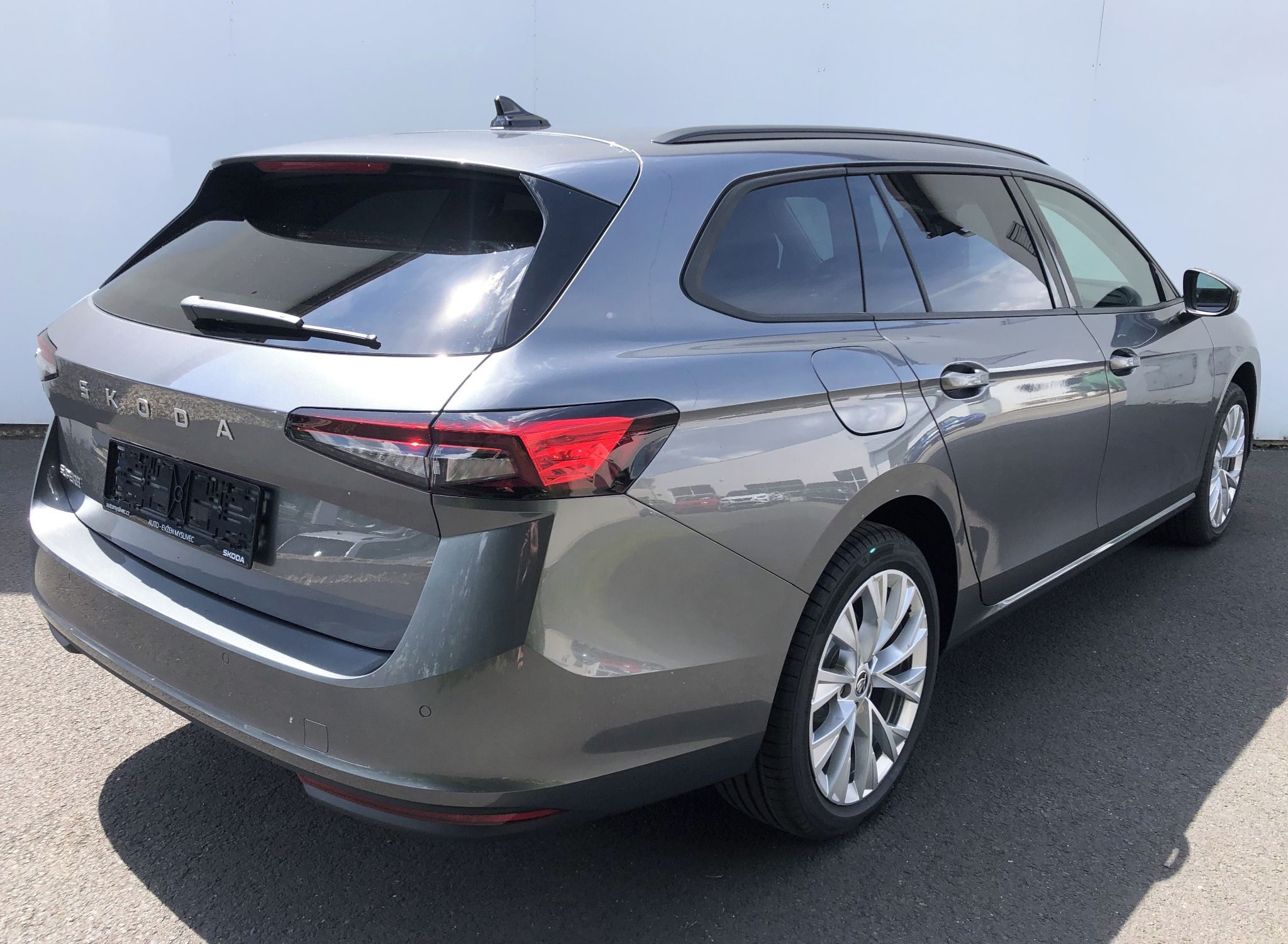 Škoda Superb, Combi Selec 2.0 TDI 110 kW DSG - fotka 4