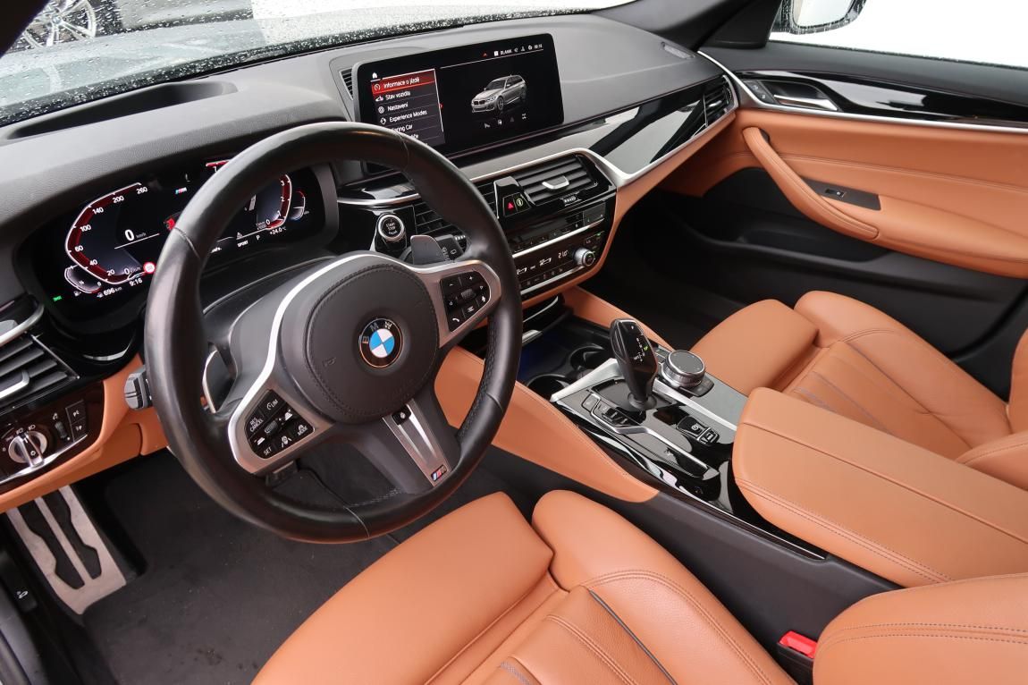 BMW Řada 5, 530i xDrive Touring - fotka 6