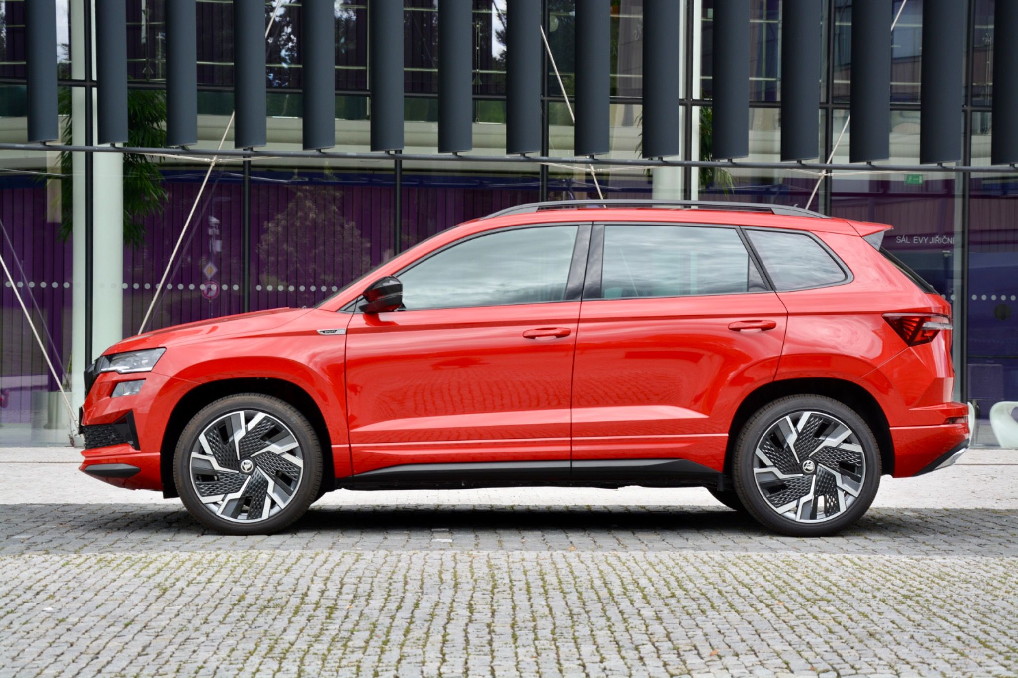 Škoda Karoq, Sportline Exclusive 2,0TSI 4x4 - fotka 2