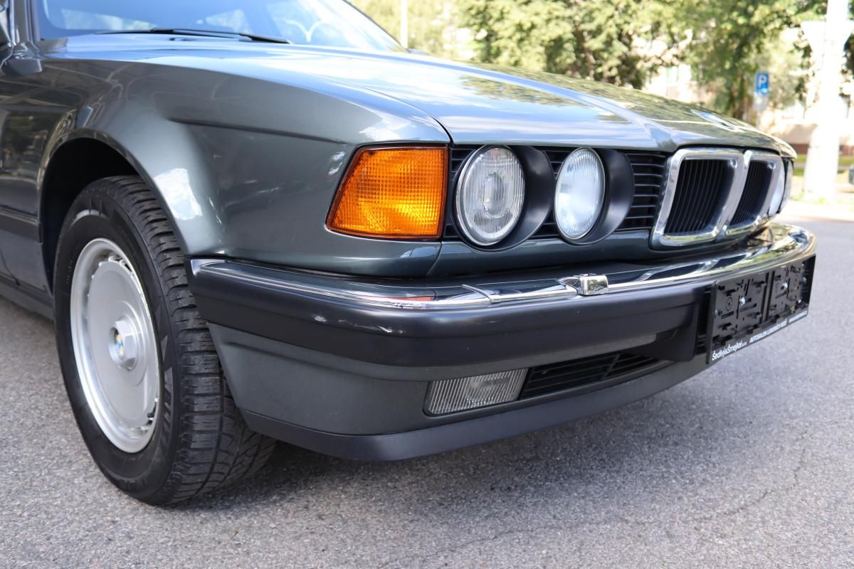 BMW Řada 7, 750i V12 E32 220kW - fotka 6