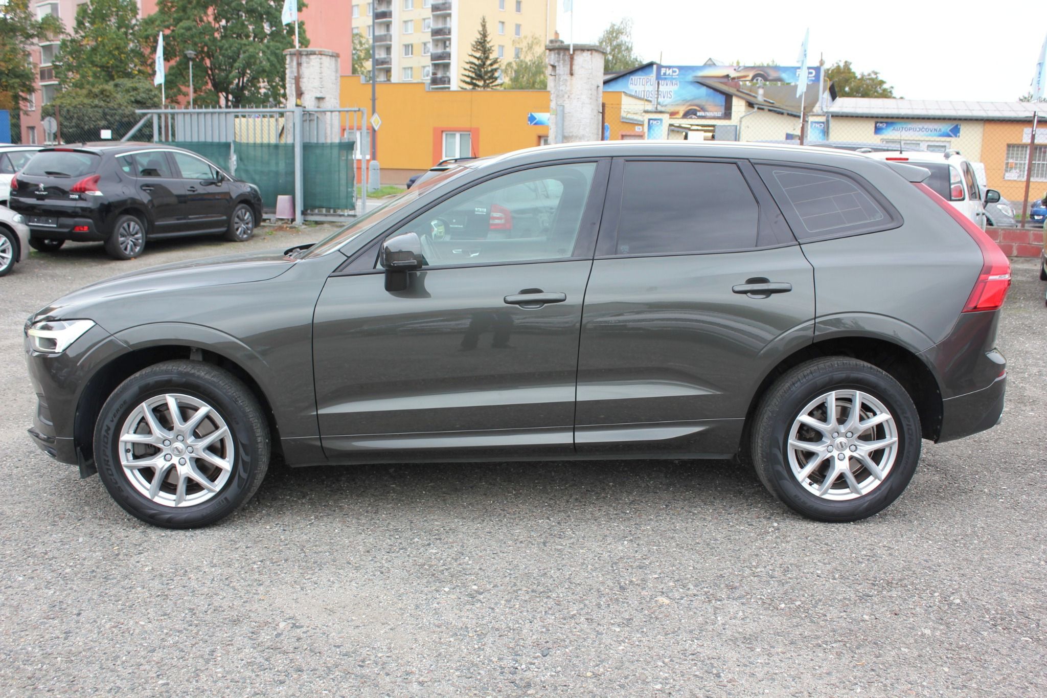 Volvo XC60, 2.0 D4 AWD, MOMENTUM - fotka 4